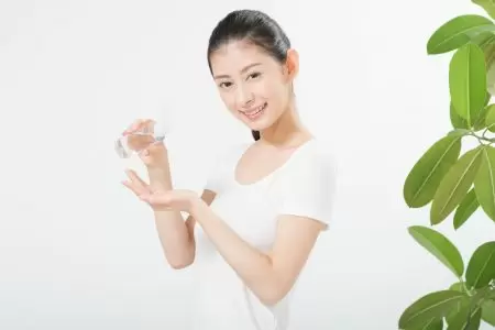 エイジング ケア 化粧 水 毛穴 安い