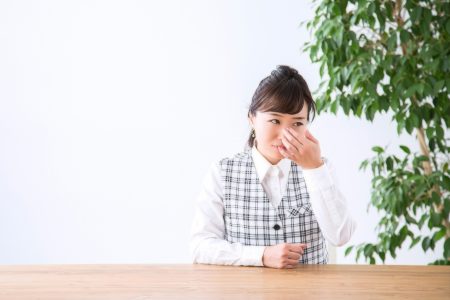 余分な皮脂が毛穴に詰まり、かゆみを引き起こします