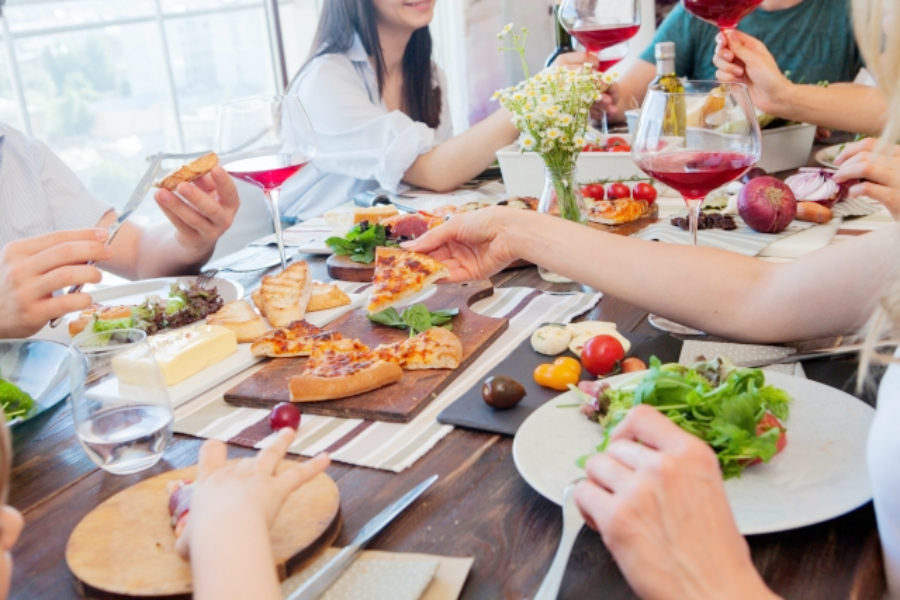 毛穴の皮脂は毎日の食事に関係がある？