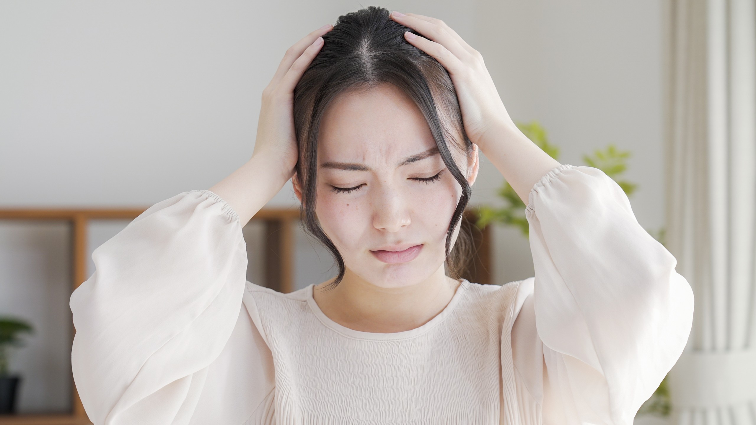 薄毛・抜け毛で悩む女性