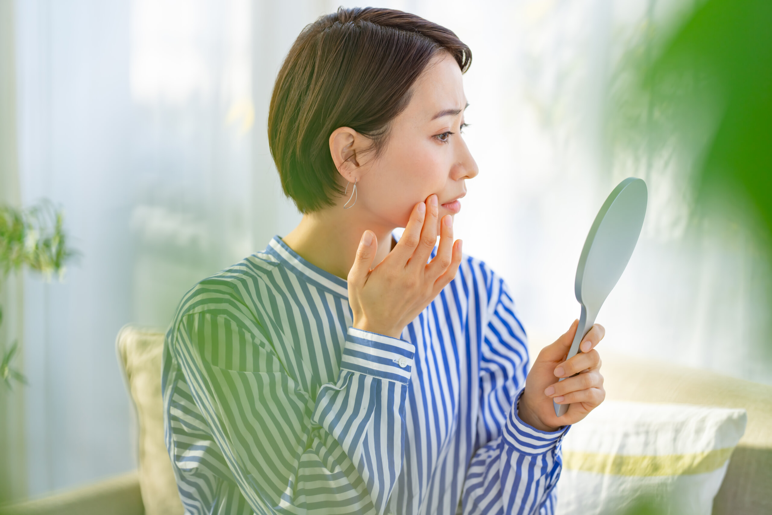 肌を気にする女性